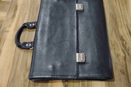 پاکت پول میلیاردی توسط کارمند بخش خدمات شهر فرودگاهی به صاحبش برگشت