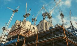 قربان‌نژاد: طولانی شدن صدور مجوزهای ساخت مسکن، بحران را تشدید می‌کند