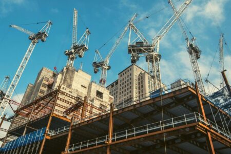 قربان‌نژاد: طولانی شدن صدور مجوزهای ساخت مسکن، بحران را تشدید می‌کند