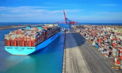 تبدیل بندر نگین به قطب توسعه دریا محور کشور