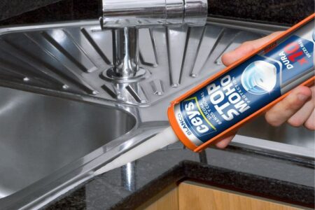 نحوه ترکیب و استفاده همزمان از چسب سیلیکون و اسپری فوم