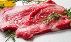 قیمت انواع گوشت گوساله و گوسفندی وارداتی و آزاد داخلی اعلام شد