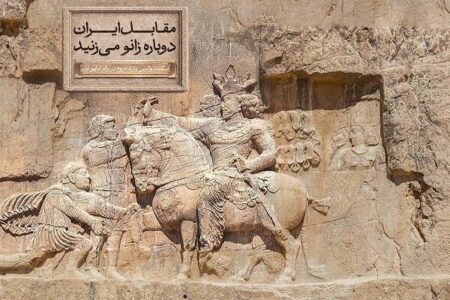 رونمایی از مجسمه «زانو زنندگان در برابر ایران»