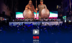 اجرای پرواز همای در مراسم رونمایی از مجسمه «زانوزنندگان مقابل ایران»