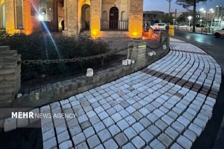 طرح سنگ‌فرش و آرام‌سازی میدان ارگ سمنان اجرا شد؛ احیای هویت شهری