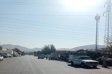 جمع‌آوری فعالیت وانت‌های میوه‌فروش غیرمجاز  با دستور قضایی