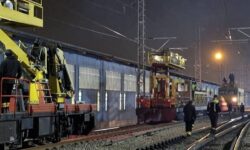 نوسازی شبکه برق خط ۵ مترو بدون توقف سرویس‌دهی ادامه دارد