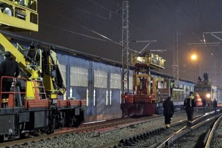 نوسازی شبکه برق خط ۵ مترو بدون توقف سرویس‌دهی ادامه دارد