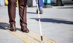 مسیرهای ویژه نابینایان به پارکینگ تبدیل شده است