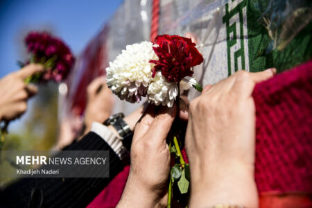 تهران میزبان مراسم تشییع پیکر ۱۰۰ شهید گمنام در روز شهادت حضرت زهرا(س)