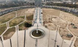 عملیات بازپیرایی چمن‌های میدان آزادی پس از ۱۵ سال آغاز شد