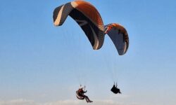 امیرخانی، داری گواهینامه معتبر پروازی نبود