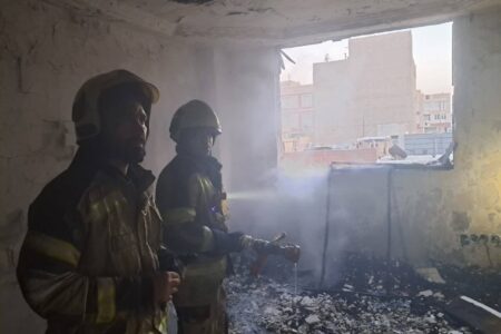 نجات ۱۵ ساکن محبوس در آتش‌سوزی ساختمان مسکونی در نعمت‌آباد