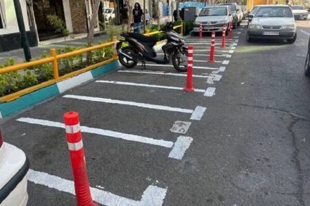 آزادسازی پیاده‌روهای منطقه ۲ تهران با احداث پارکینگ موتورسیکلت‌ها