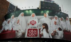 اکران دیوارنگاره جدید میدان ولیعصر به مناسبت روز مادر