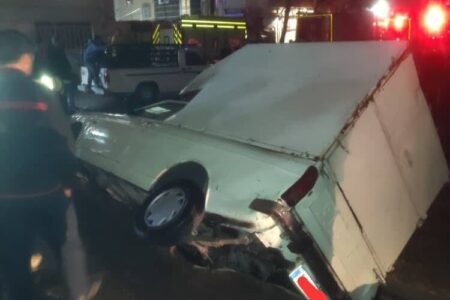 نشست زمین در شهرک ولیعصر؛ سه خودرو در زمین فرو رفت