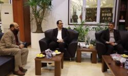 پرچم گنبد حرم امام علی(ع) به مدیرعامل مدیریت پسماند اهدا شد