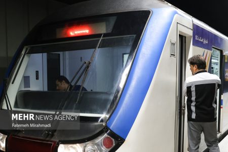 مترو فعلا در ایستگاه بازار تهران مسافرگیری ندارد