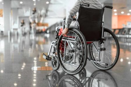 خرید بلیت هواپیما برای مسافران نیازمند صندلی چرخ دار، آسان‌تر می‌شود