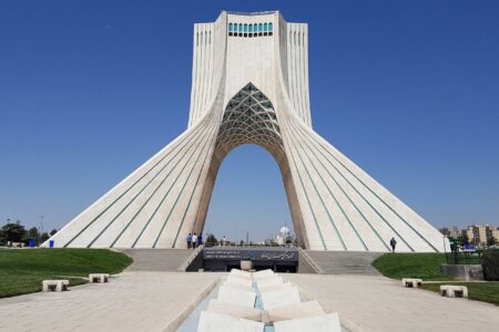 تحلیل نمونه ساختمان‌های مدرن ایرانی