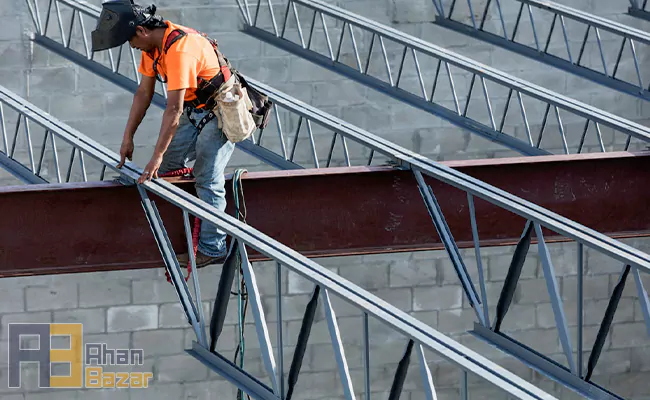 نصب تیرچه کرومیت در سقف ساختمان با استفاده از قالب‌های دقیق