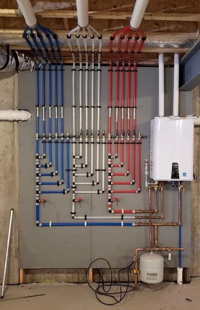 نصب لوله‌های PVC در ساختمان با استفاده از اتصالات مناسب
